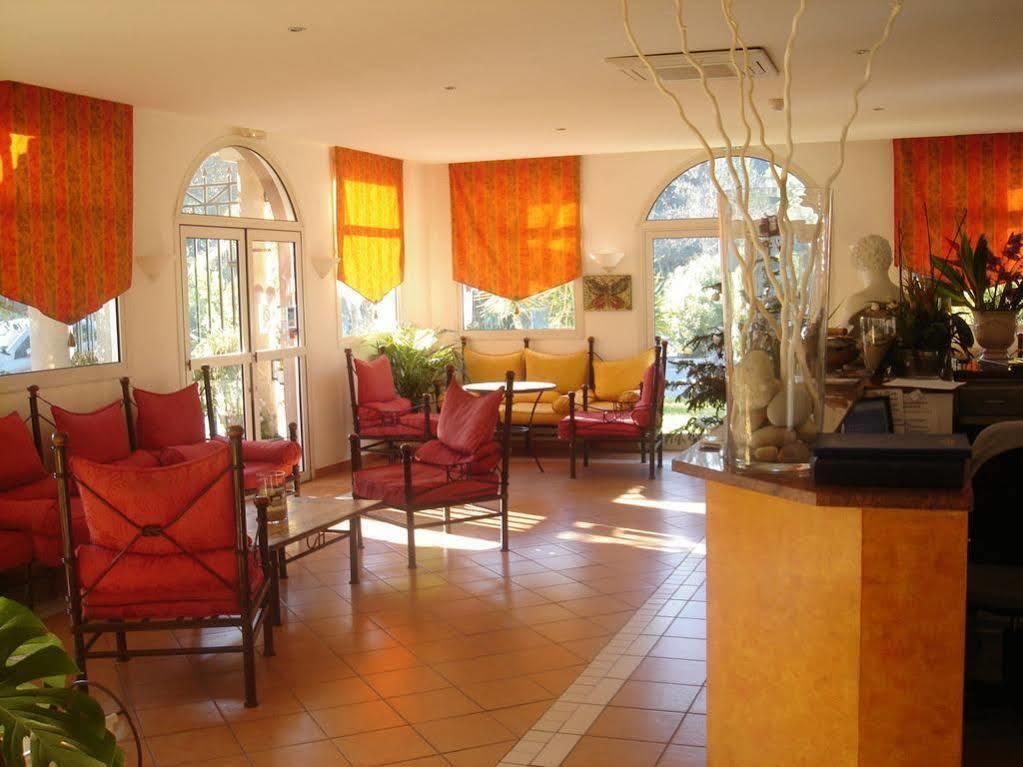Le Cesar Hotel Plan-de-Cuques Restaurant photo
